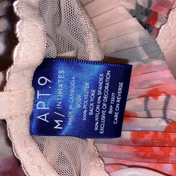 Lingerie - Picture 3 of 3